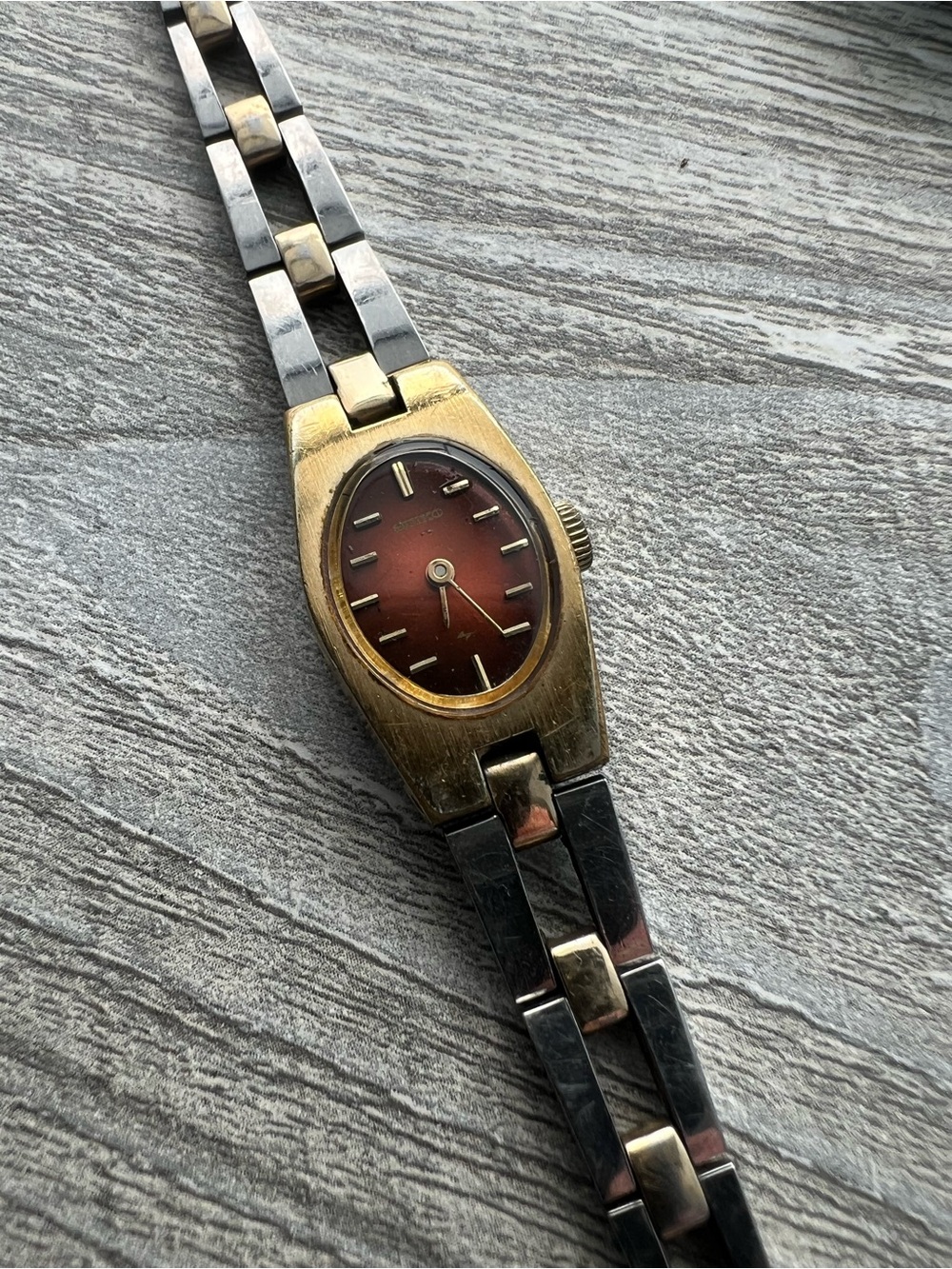 Vintage Seiko  Two-Tone Ladies Wristwatch - Red Dial